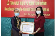Lãnh đạo tỉnh trao tặng Huy hiệu Đảng tại các địa phương